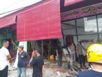 Avanza Seruduk Toko Butik di Lhoksukon, Satu Penumpang Luka dan Bangunan Rusak Parah