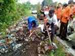 para-pemuda-pegiat-alam-bersama-masyakarakat-dan-instamsi-kota-subulussalam-menggelar-aksi-bersih.jpg