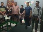 pasangan-non-muhrim-as-dan-mr-diamankan-di-kantor-keuchik.jpg