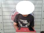 pelaku-beserta-barang-bukti-saat-di-amankan-ke-polres-aceh-selatan-senin-10102020.jpg