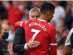 pelatih-manchester-united-ole-gunnar-solskjaer-memeluk-cristiano-ronaldo.jpg