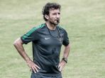 pelatih-timnas-indonesia-luis-milla-saat-menjalani-pemusatan-latihan_20181022_114338.jpg
