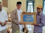 Bupati M Amru Terima Sertifikat Penghargaan Serambi Award 2022