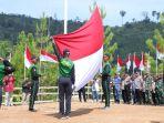 pengibaran-bendera-di-gunung-salak.jpg