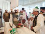 pengunjung-menyaksikan-turban-nabi-muhammad-saw-dalam-pameran-11-artefak.jpg
