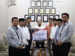 penyerahan-zakat-karyawan-dan-karyawati-pt-bank-aceh-syariah-cabang-jantho.jpg