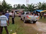pihak-perusahaan-pt-medco-memfasilitasi-pemulangan-warga-yang-mengungsi-di-kantor-camat.jpg
