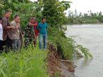 pj-bupati-aceh-jaya-dr-nurdin-saat-meninjau-lokasi-abrasi-krueng-genom.jpg