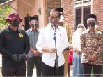 presiden-joko-widodo-meninjau-secara-langsung-program-vaksinasi-covid-19-door-to-door.jpg