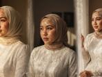 prompt-Ai-foto-wanita-pose-anggun-elegan-feminim.jpg