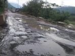 ruas-jalan-tangse-geumpang-pidie-berlumpur-sehingga-susah-dilinyasi-pengguna-jalan.jpg