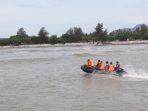 sejumlah-kapal-nelayan-melakukan-pencarian-terhadap-korban-hilang-yang-terjatuh-ke-laut.jpg
