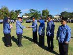 sekda-aceh-singkil-drs-azmi-menyerahkan-sk-kenaikan-pangkat.jpg