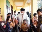 sekda-bersama-murid-slb.jpg