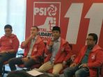 sekjen-psi-raja-juli-antoni-kedua-dari-kanan-dalam-konferensi-pers-di-kantor-dpp-psi-jakarta_20180517_225638.jpg
