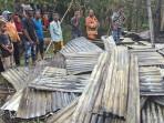 seng-sisa-rumah-terbakar-di-Bireuen_2025.jpg