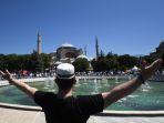 shalat-jumat-di-hagia-sophia-istanbul.jpg