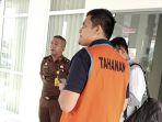 tersangka-proyek-fiktif-di-subulussalam-ditahan.jpg