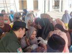 tetes-polio-bagi-anak-di-Bireuen_2022_.jpg