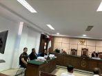 tiga-terdakwa-kasus-dugaan-korupsi-pengadaan-buku-di-Majelis-Adat-Aceh-MAA.jpg