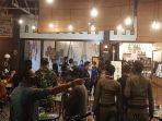 tim-terpadu-pemko-langsa-dan-forkopimda-mendatangi-semua-kafe-untuk-sosialisasi-physical-distancing.jpg