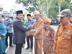 veteran-dapat-bingkisan-dari-Bupati-H-Mukhlis.jpg
