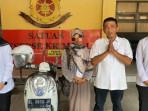 wanita-tanpa-busana-lengkap-minta-maaf.jpg