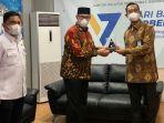 Raih WTP Ketujuh Kali Secara Berturut-turut, Bupati Galus Terima Penghargaan dari Menteri Keuangan