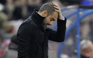 Bartomeu yakin Pep Bertahan - Pep-Guardiola-pusing-pegang-kepala.jpg