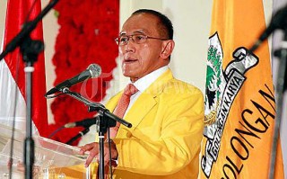 Ical: Golkar Bermain Cantik - 20110816_Ical_Buka_Penyambutan_HUT_RI.jpg