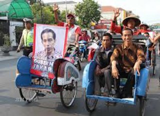 Jokowi Naik Becak Menuju Rumah Dinas