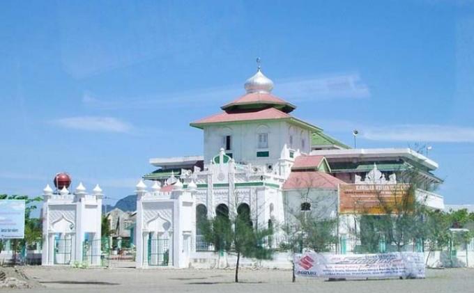 Tsunami Mengajak Kita Kembali ke Jalan Islam - serambinews_tsunami_5.jpg