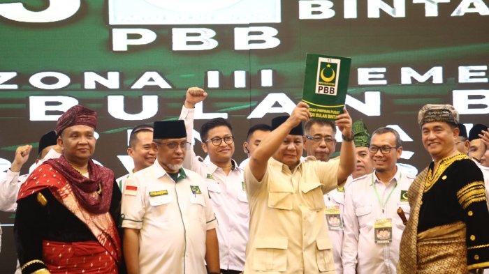 Disambut Yusril Ihza Mahendra, Prabowo Hadiri Konsolidasi PBB di Padang