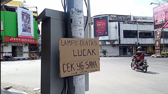 Tulisan 'Lampu Lucak' di Lampu Merah Am Sangadji, Kesalahan Penulisan yang Disengaja