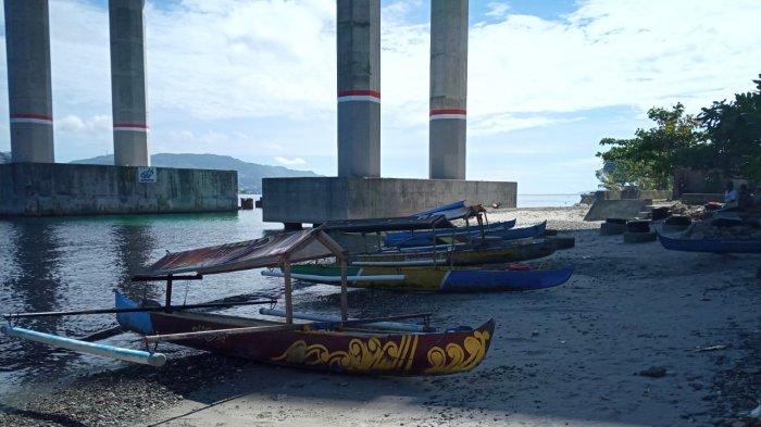 Nikmati Pemandangan Tanjung Martafons di Teluk Ambon, Ada Jasa Sewa Perahu