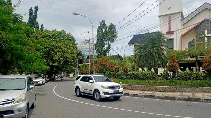 Mahasiswa Demo di Depan Kantor Gubernur Maluku, Lalu Lintas di Jalan Pattimura Ramai Lancar