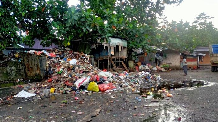 Tak Diangkut Selama 2 Bulan, Kini Tumpukan Sampah di Rumah Tiga-Ambon Telah Dibersihkan Bertahap