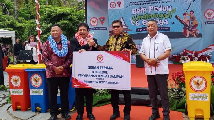 Pemkot Ambon Terima Bantuan 50 Unit Alat Angkut Sampah dari Badan Pembinaan Ideologi Pancasila
