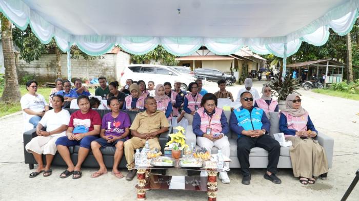 PLN UIW MMU Nyalakan Harapan Warga Suli-Malteng Lewat Penyalaan Serentak LUTD di HLN ke-80