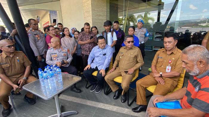 Wali Kota Ambon Mediasi Pemasangan SASI di Supermarket Dian Pertiwi