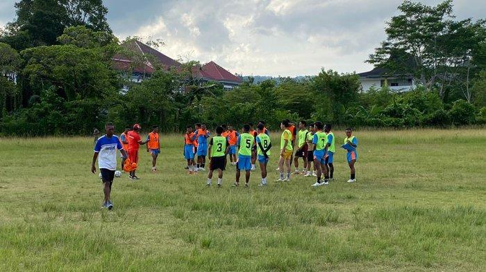 Jelang Liga 3 Maluku, Jong Ambon FC Latih Ball Possesion di Lapangan Unpatti