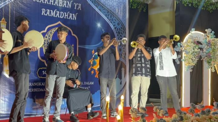 BUKA PUASA BERSAMA - Kolaborasi alat musik sebagai simbol perdamaian dari alumni 2024 di Provinsi Maluku dalam acara buka puasa bersama yang berlangsung di Balai Diklat Pertanian Provinsi Maluku,  Sabtu (14/3/2026).