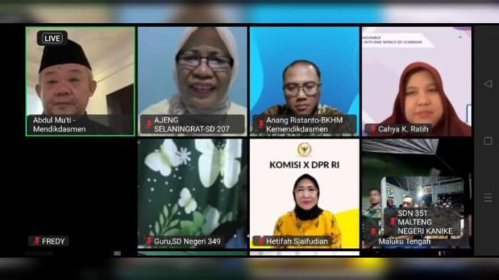 Sapa Siswa di Daerah 3T Maluku Tengah, Menteri Abdul Simak Cerita Guru Jalan Kaki 4 Hari ke Sekolah