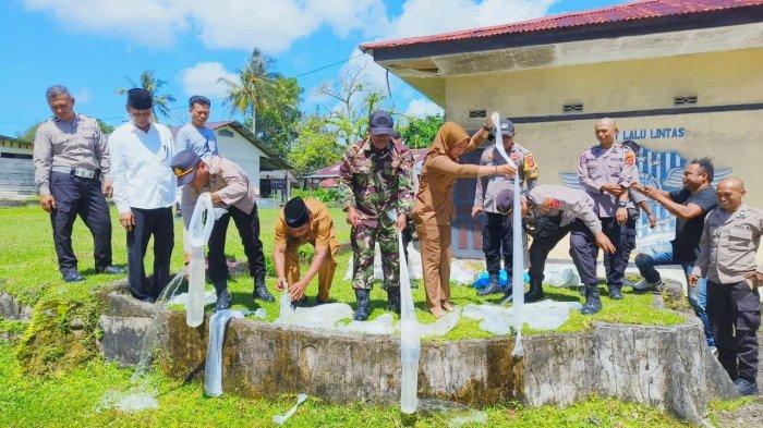 Cegah Peredaran Miras Ilegal, Polsek Salahutu Musnahkan 500 Liter Sopi