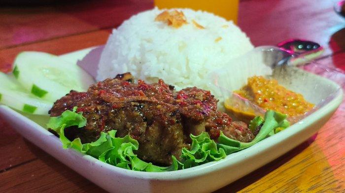 TUNA BELLY BAKAR- Salah satu makanan bestseller Tuna Belly Bakar milik Markaz Coffee, yang beralamat di Jalan Dr.J.Leimena, Kecamatan Teluk Ambon, Kota Ambon, Maluku, Senin (2/3/2026).