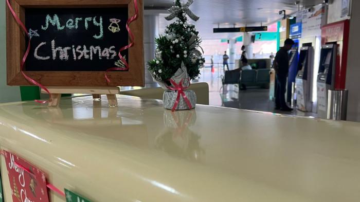 Ornamen Natal Bandara 2