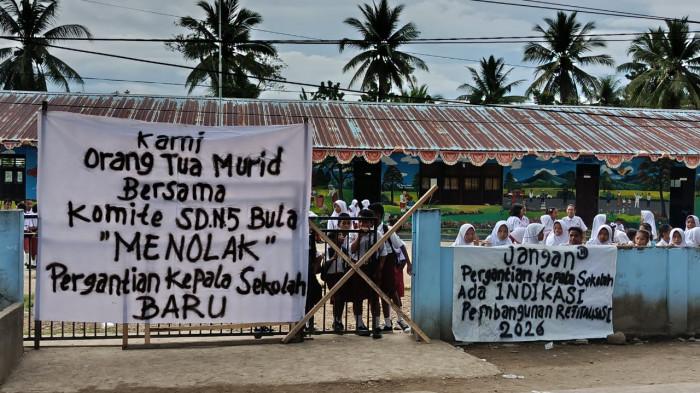 Orang Tua Murid SD 5 Bula Gelar Pertemuan, Desak Pemerintah Batalkan Pergantian Kepala Sekolah