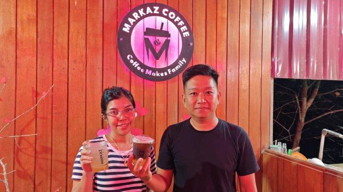 MARKAZ COFFEE- Potret owners Markaz Coffie, Riski (40) dan Ria (39) yang beralamat di Jalan. Dr. J.Leimena, Kecamatan Teluk Ambon, Kota Ambon, Maluku, Senin (2/3/2026).