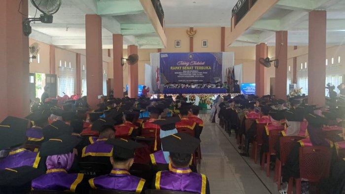 Universitas Iqra Buru Wisudakan 228 Mahasiswa