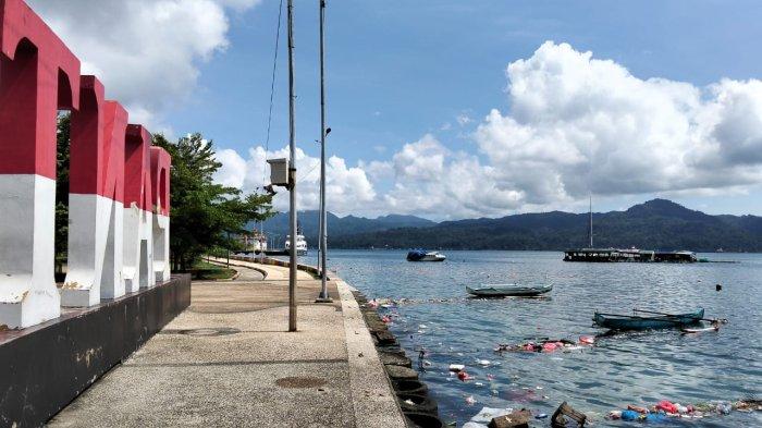 Pantai Wainitu Kota Ambon Dipenuhi Sampah, Warga: Dua Pekan Tak Dibersihkan